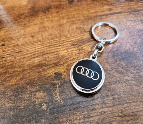 AUDI BRELOK DO KLUCZY LOGO ZAWIESZKA WISIOREK BRELOCZEK NA KLUCZE PREZENT