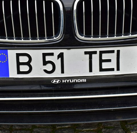 RAMKA NA TABLICĘ REJESTRACYJNĄ RAMKI TABLICY REJESTRACYJNEJ HYUNDAI 2szt
