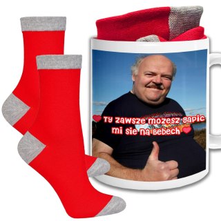 ŚWIĄTECZNY KUBEK I SKARPETKI ZESTAW NA PREZENT WZÓR GAPISZ MI SIĘ NA BEBECH