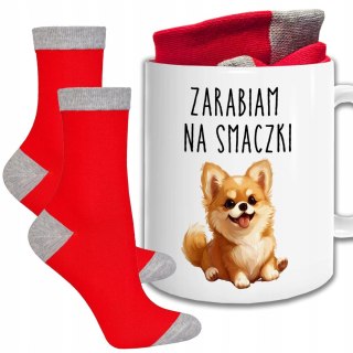 ŚWIĄTECZNY KUBEK I SKARPETKI ZESTAW NA PREZENT WZÓR ZARABIAM NA SMACZKI